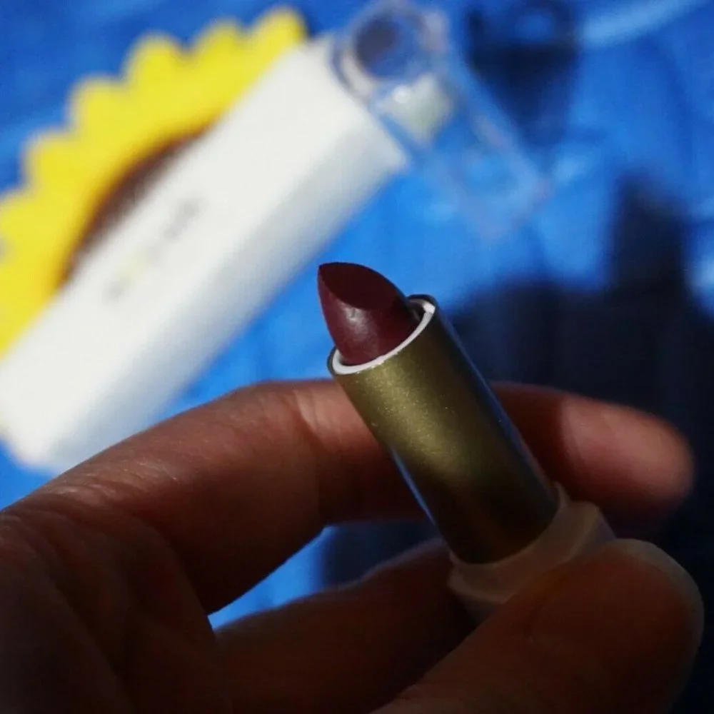 LOT Noyah Natural Lipstick SMOKE & CURRANT NEWS